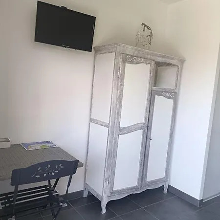 La Cazaline Bed & Breakfast